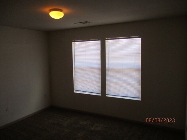 Building Photo - 913 Westridge Dr