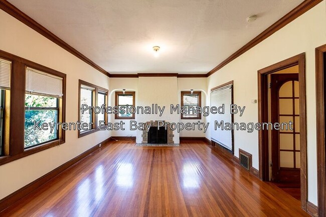 Building Photo - 1655 Euclid Ave