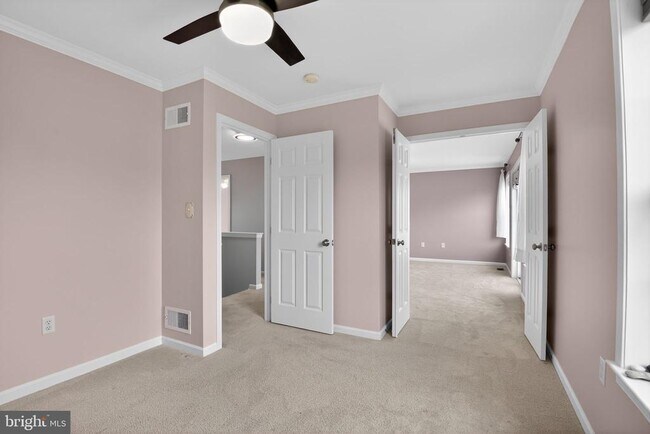 Building Photo - 10 Nelson Rd