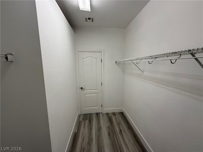 Building Photo - 5568 Jelsma Ave