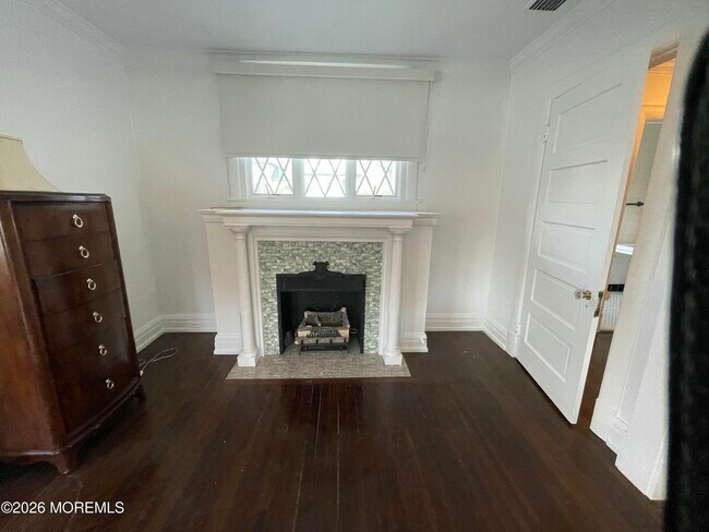 Building Photo - 211 Cedar Ave