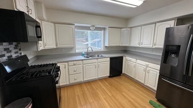 Building Photo - 4bd 2 bath Home in Westmoreland, Portland:...