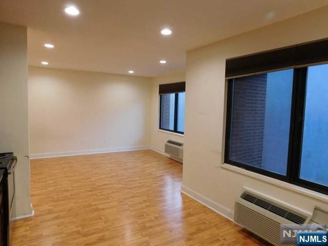 Building Photo - 825 Palisade Ave