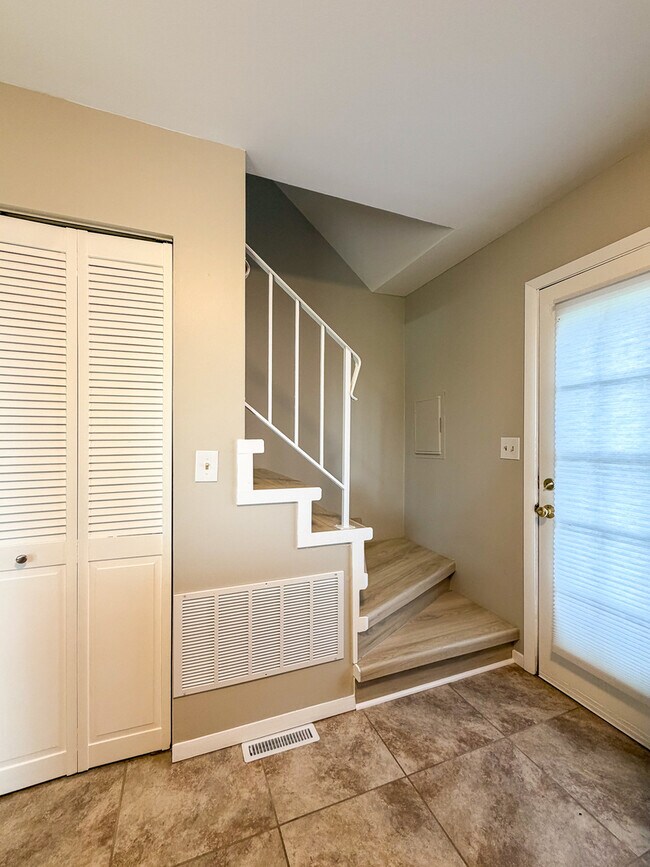 Building Photo - 2615 Oakshire Ct