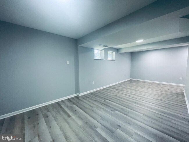 Building Photo - 1129 Edward Dr