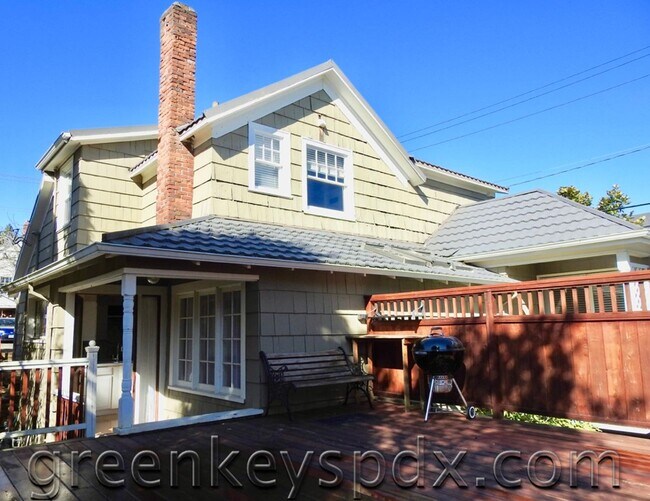 Building Photo - 10197-1136