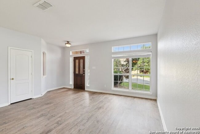 Building Photo - Welcome to your dream home-a stunning 4-be...