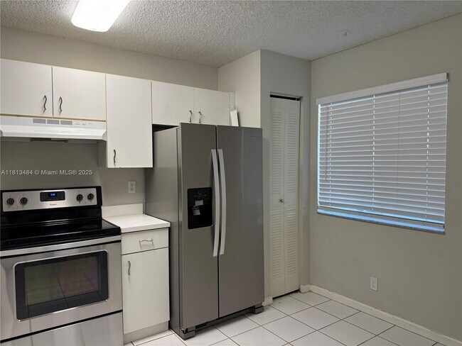 Building Photo - 17432 SW 140th Ct