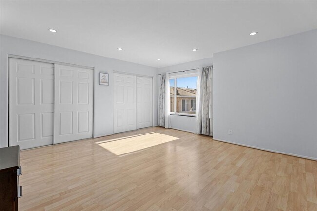 Building Photo - Updated Three Level Arcadia Townhome with Private Yard and Attached Garage