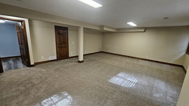 Building Photo - Spacious Townhome with Finished Basement in Westminster