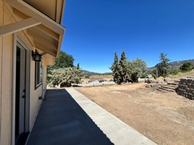 Building Photo - Charming Bear Valley Springs Home With A View!