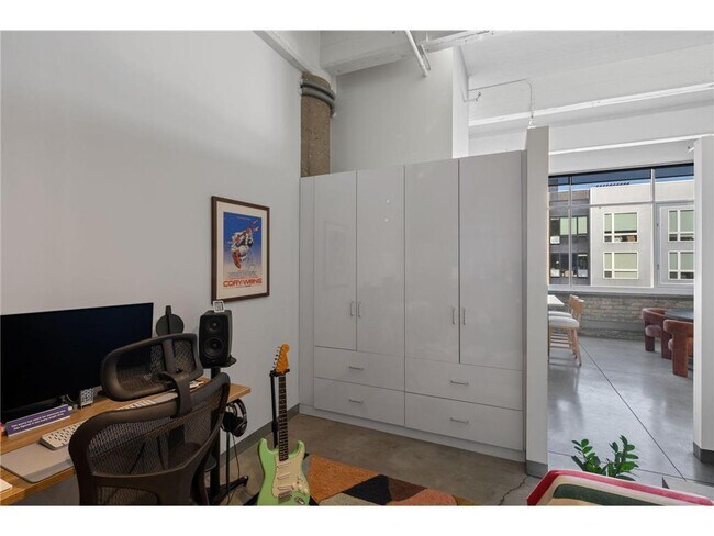 Building Photo - 700 N Washington Ave