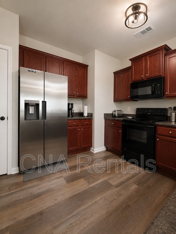 Building Photo - 596 Oakside Pl