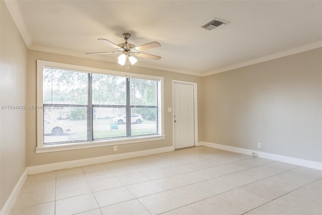 Building Photo - 2411 NE 10th Ave