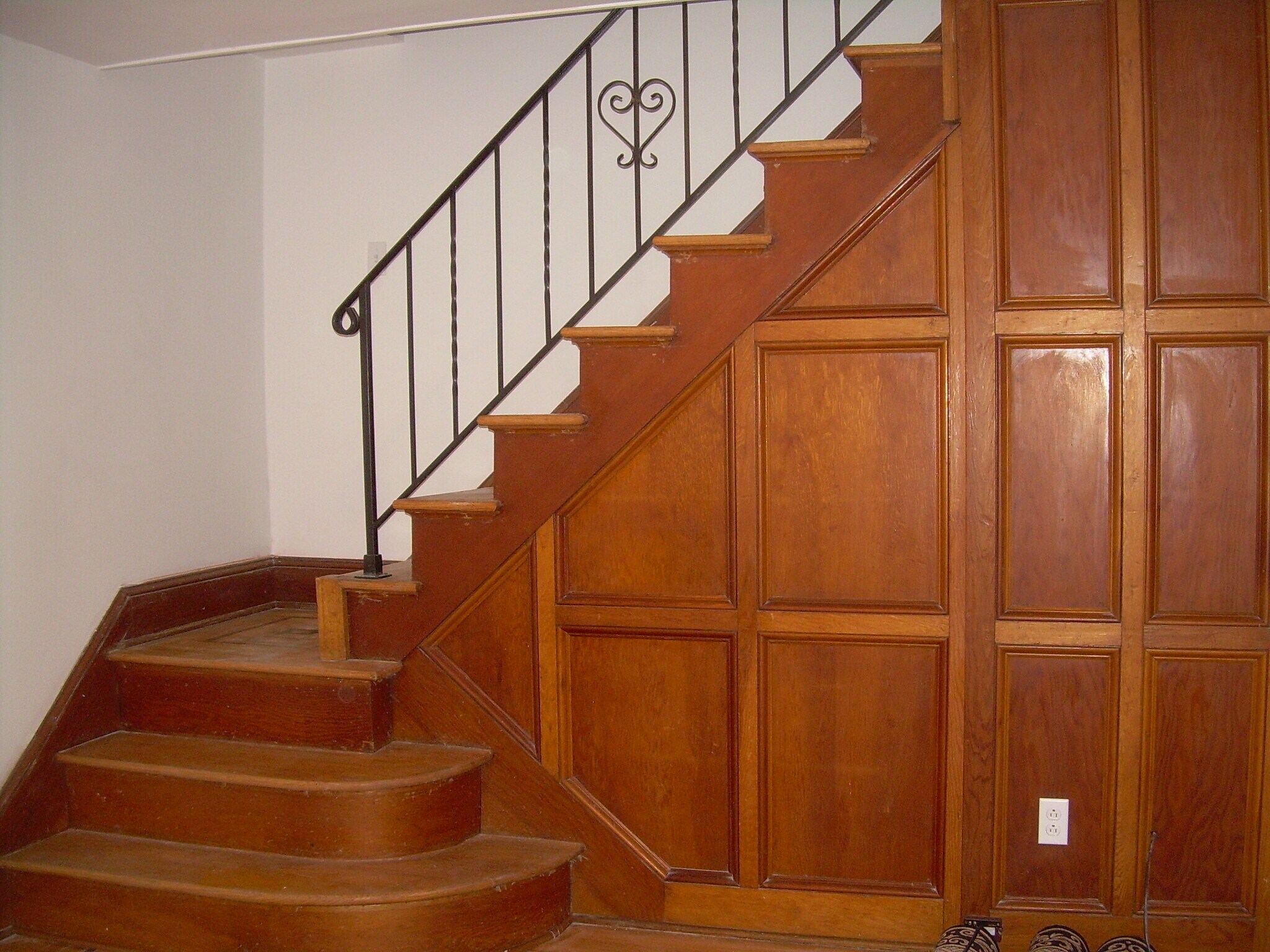 Building Photo - 245 Center St