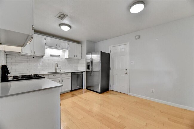 Building Photo - 5804 Cedardale Dr