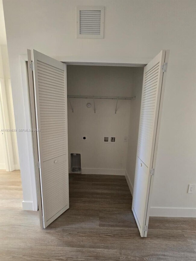 Building Photo - 34518 SW 190th Ave