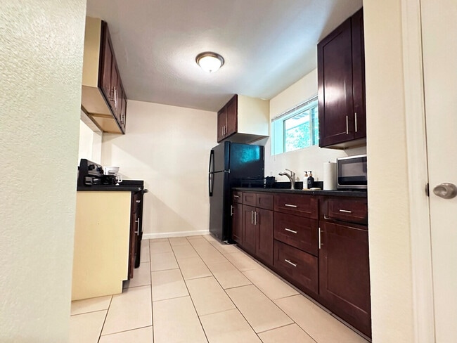 Building Photo - 1430 Pierce St