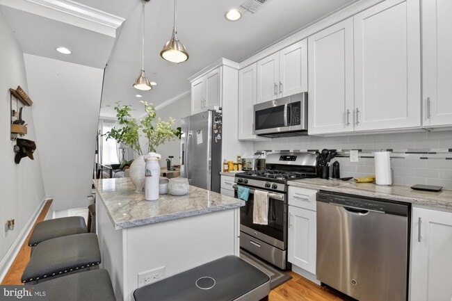 Building Photo - 2216 Almond St