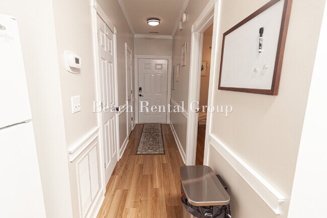 Building Photo - Furnished Unit Overlooking Golf Course