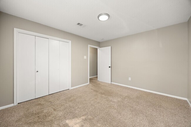 Building Photo - 5923 Pebble Springs Dr