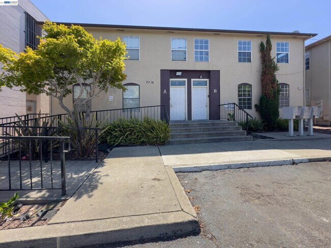 Building Photo - 2716 Adeline St