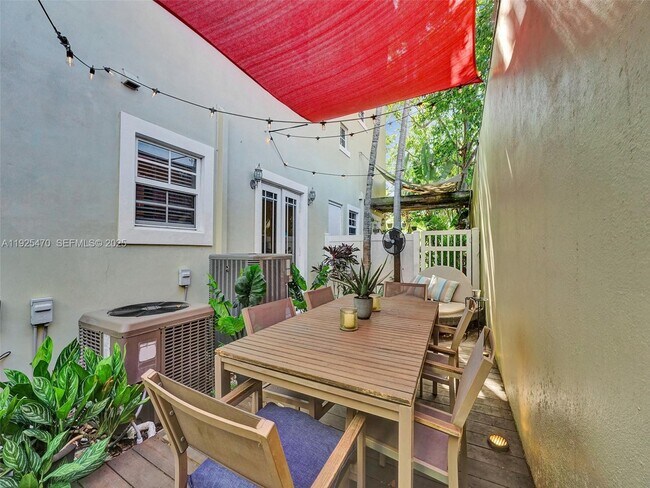 Building Photo - 2356 Wilton Dr