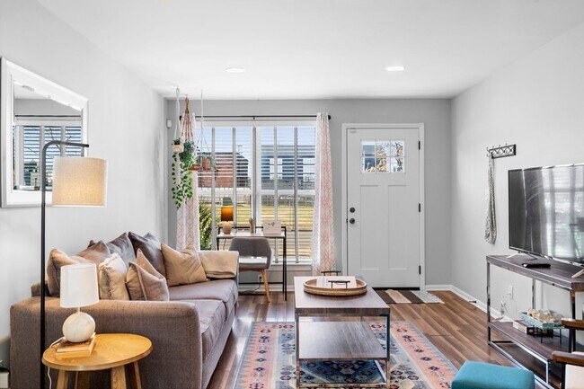 Building Photo - 1122 2nd Ave S