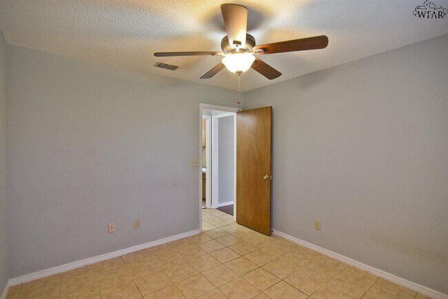 Building Photo - 4618 Sabota Ave