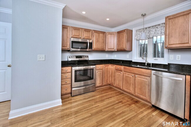 Building Photo - 39 Maple Tree Ave