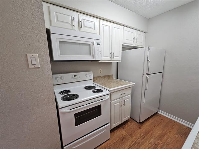 Building Photo - 7522 Holly Hill Dr