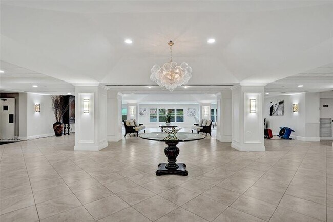Building Photo - 3200 Port Royale Dr N