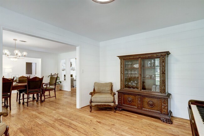 Building Photo - 12419 Mossycup Dr