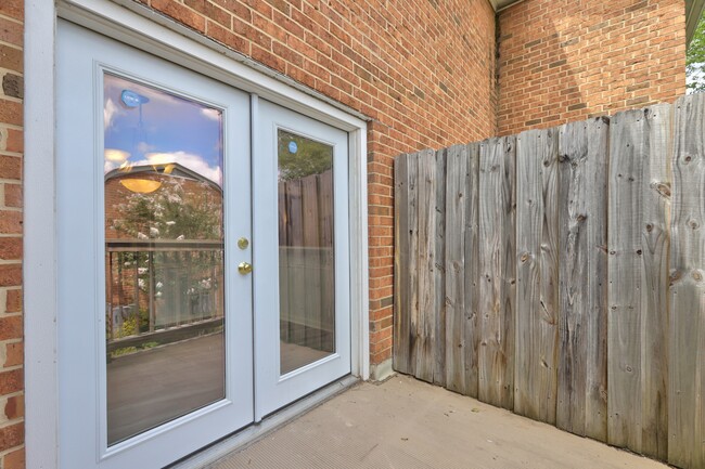 Building Photo - 6520 Roswell Rd