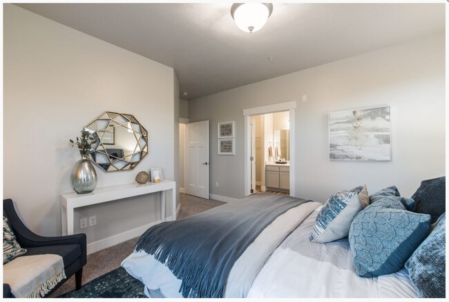 Building Photo - Beautiful 3 Bd, 2 Ba Condo with Garage Parking