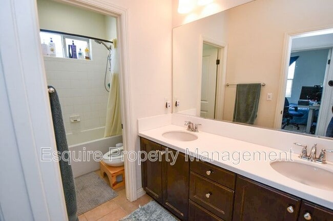 Building Photo - 527 Elm Cottage Ct