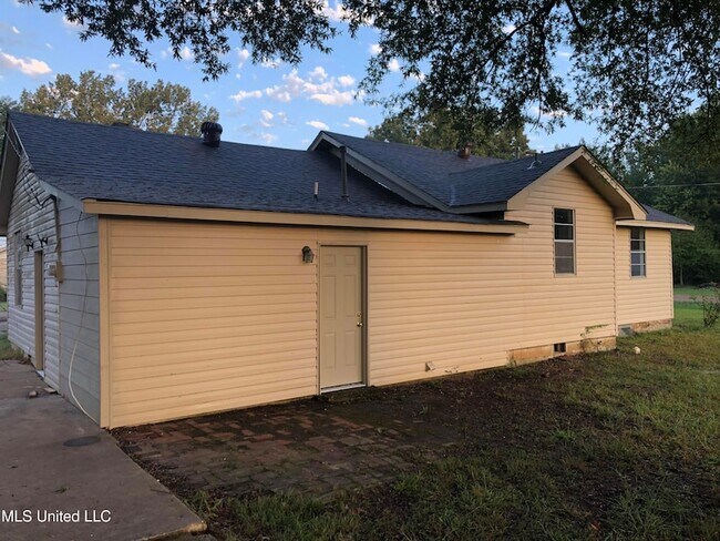 Building Photo - 940 Dougherty St