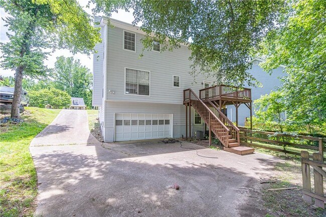 Building Photo - 2402 Betsy Ct SW