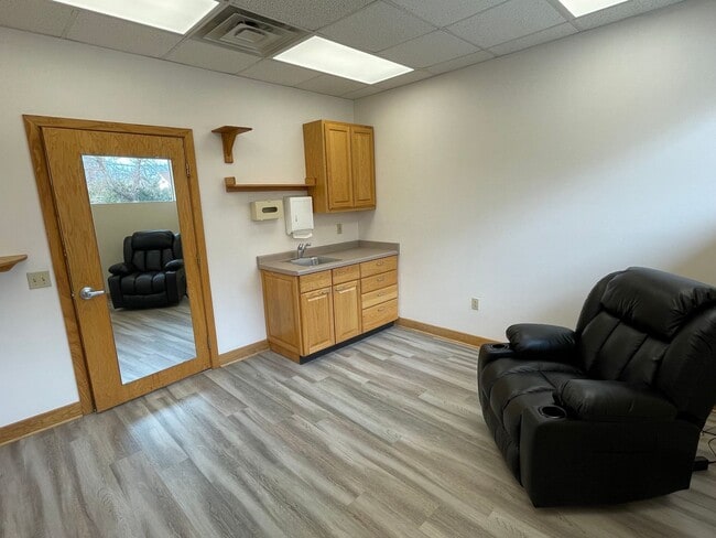 Building Photo - 1920 Monroe St