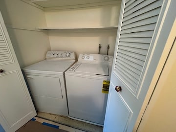 Building Photo - 1421 Elm Dr