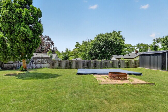 Building Photo - 241 S Highland Dr