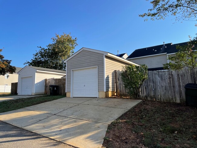 Building Photo - 153 Danesway Dr