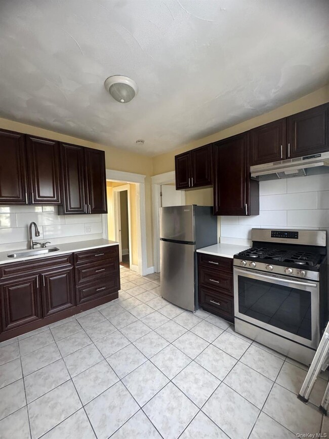 Building Photo - 141 Voss Ave