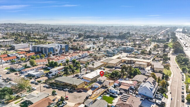 Building Photo - 2040 E 5th St