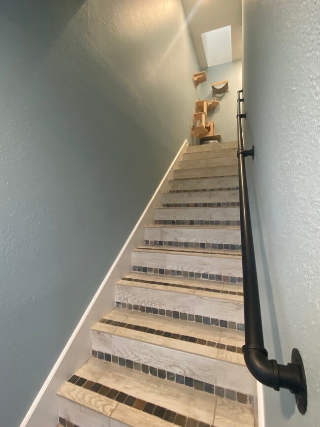 Building Photo - 16 Mariner Village Dr