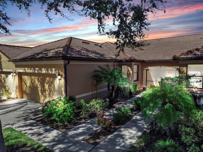 Building Photo - 313 Seneca Falls Dr