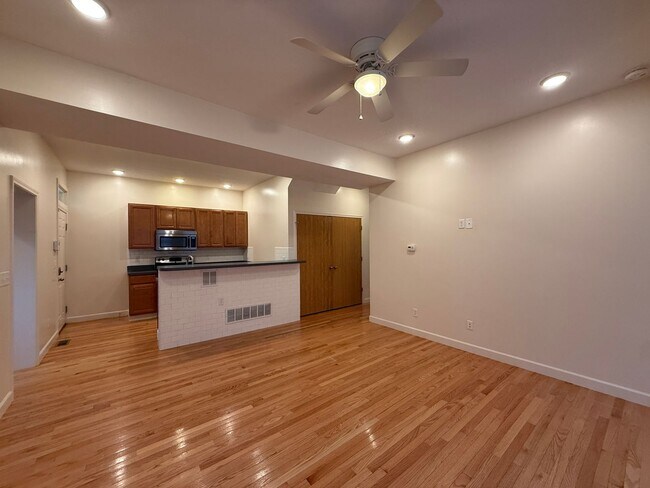 Building Photo - 211 E Lane Ave