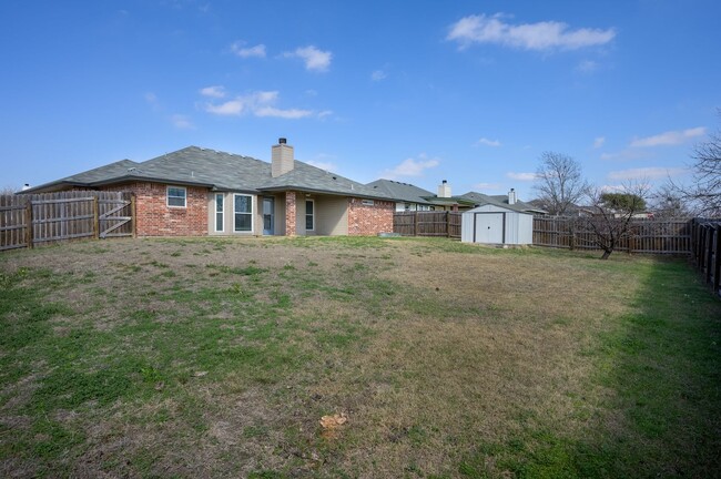 Building Photo - 3802 Lone Oak Dr