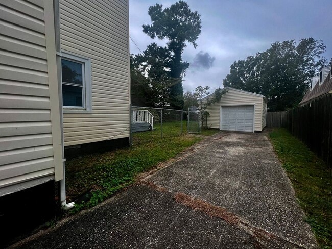 Building Photo - 8121 Old Ocean View Rd