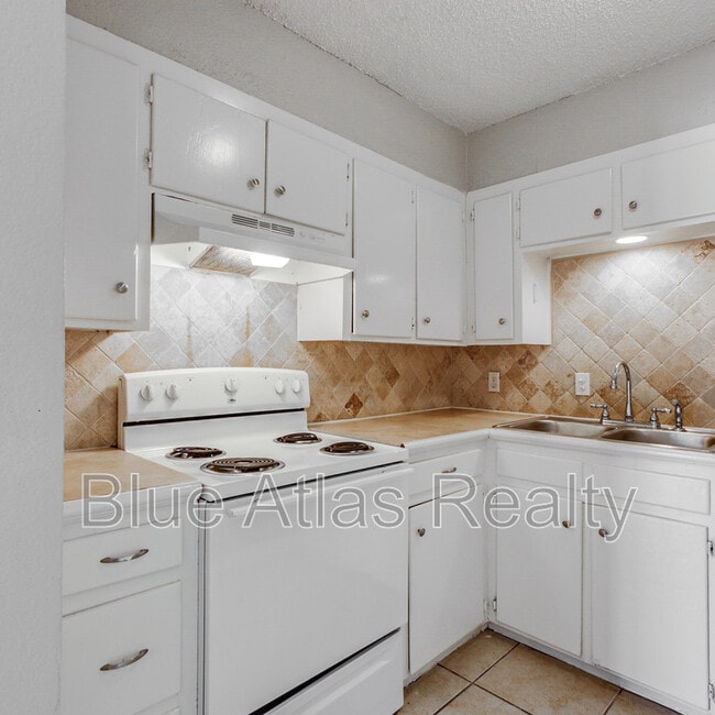 Building Photo - 5352 Wonder Dr